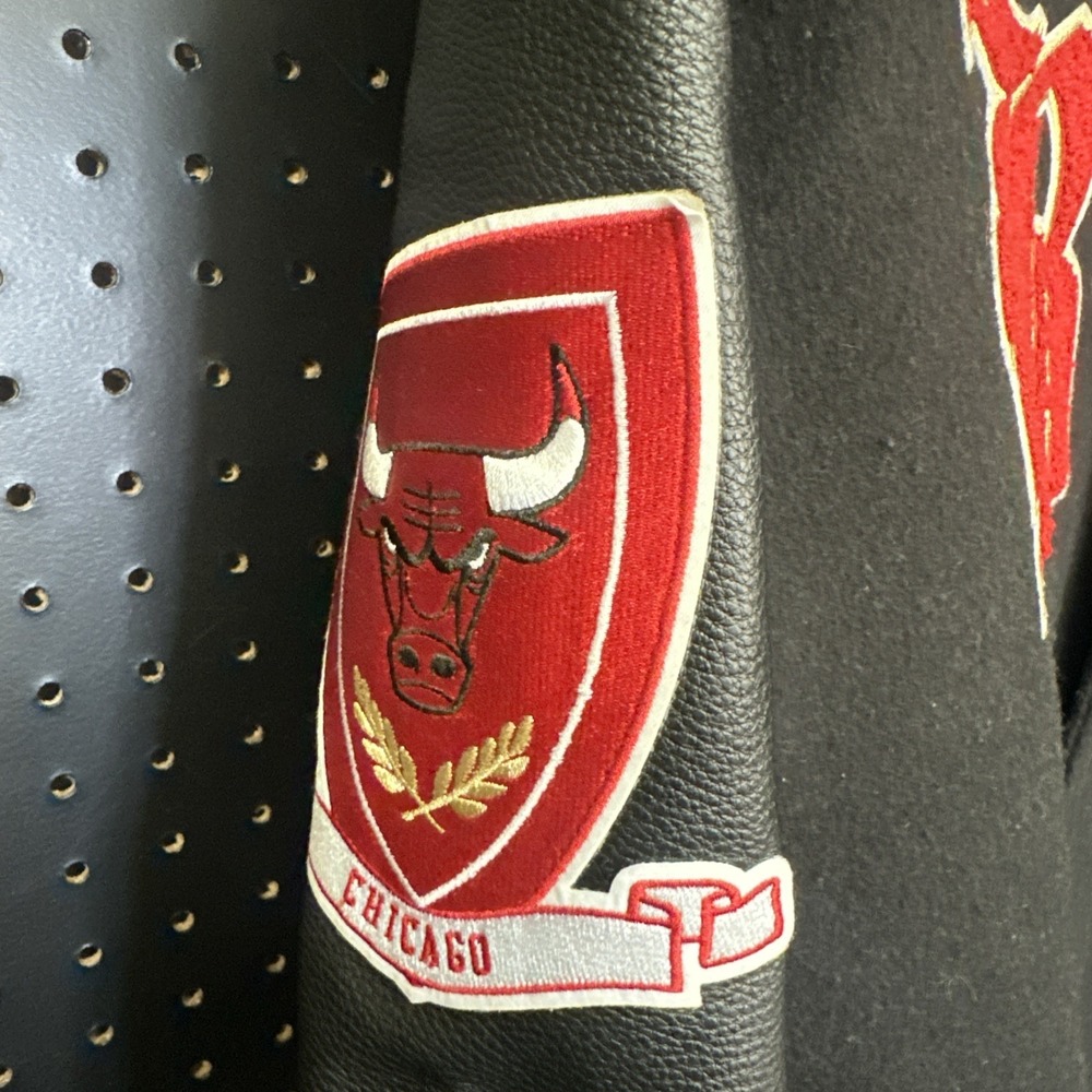 Pro Standard Chicago Bulls Varsity Jacket Medium Black Classic Championship‎ - Picture 8 of 14